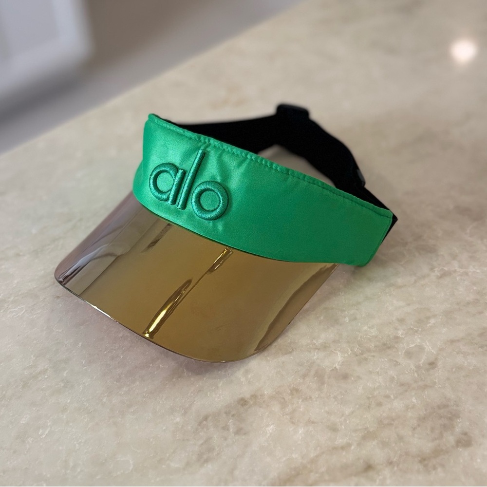 Like New! ALO Yoga - Green Airlift Solar Visor with Gold/Iridescent Reflection